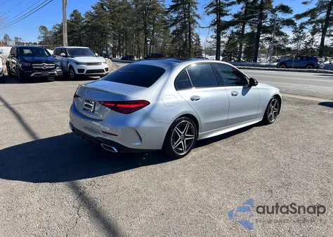 2022 Mercedes-Benz C 300 4Matic z USA, uszkodzony, nr VIN W1KAF4HB3NR009395